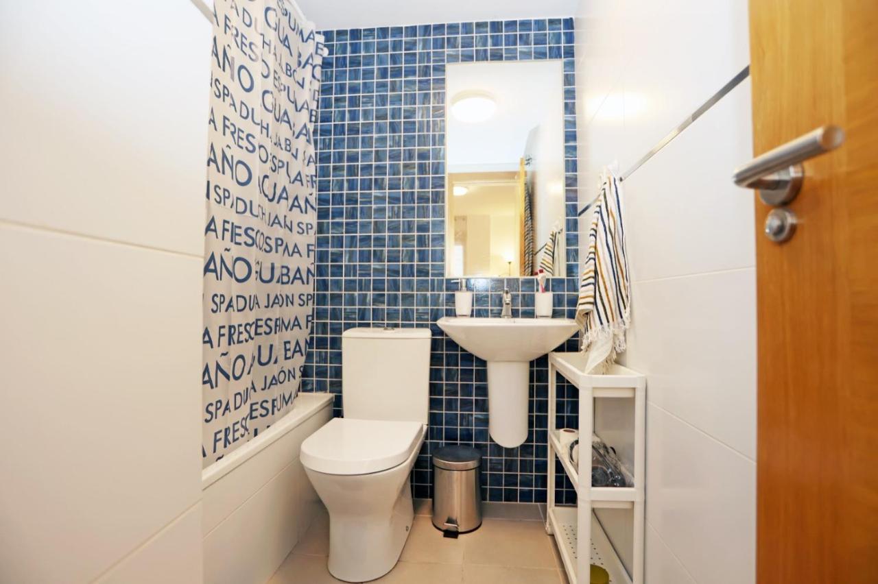 Casa Fenicia - Cosy Apartment With Free Private Parking マラガ エクステリア 写真